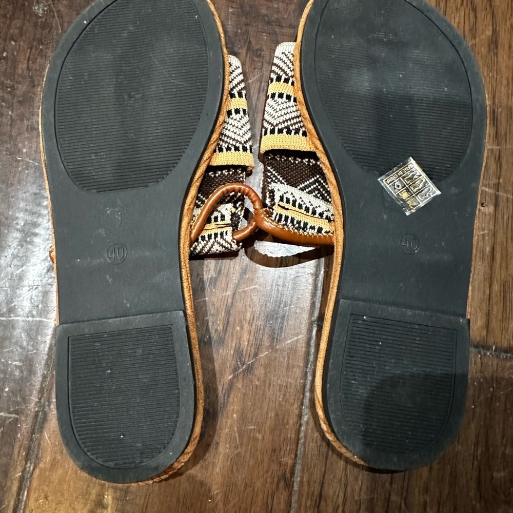 Stylish Tan and Black Patterned Flats - Picture 3 of 4